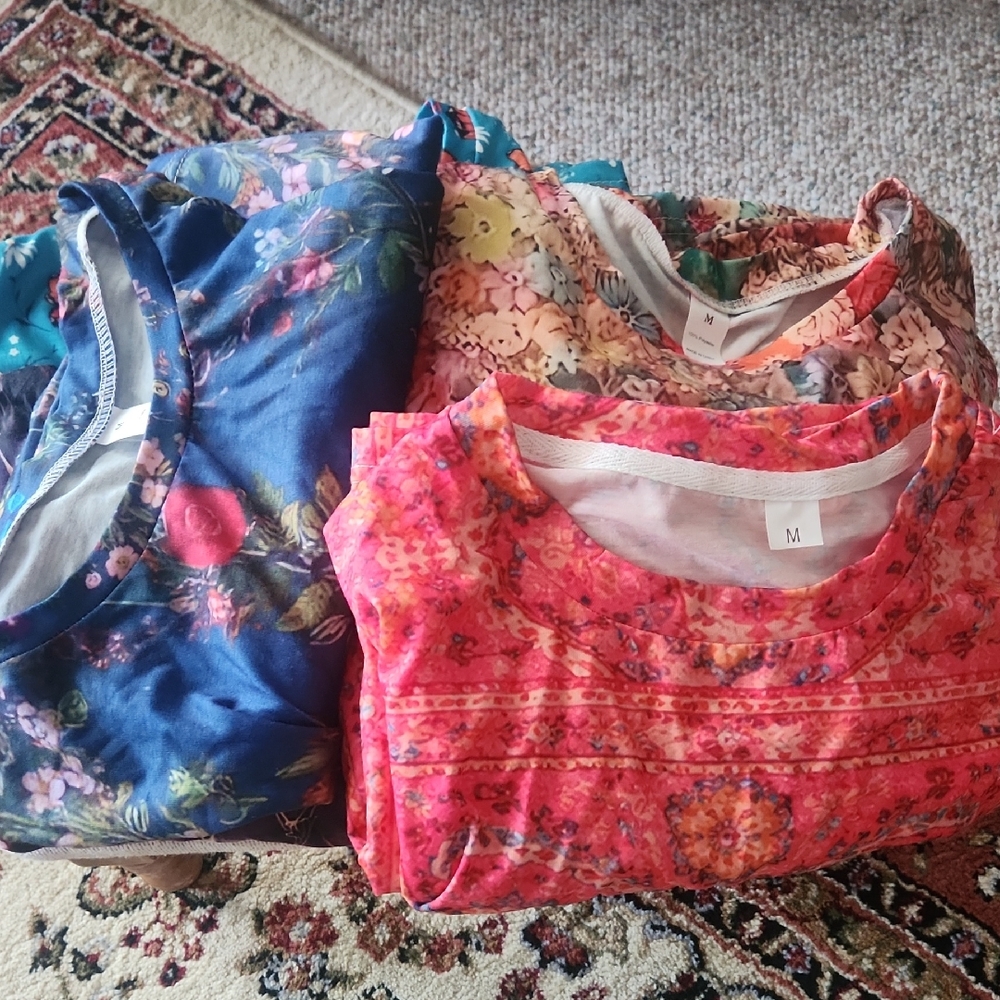 Women's Floral Print Crewneck Top - Pink/Coral 5 For $25.  All Size ladies MED.